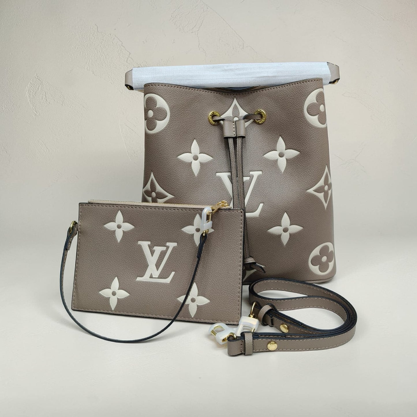 LOUIS VUITTON | Bucket bag