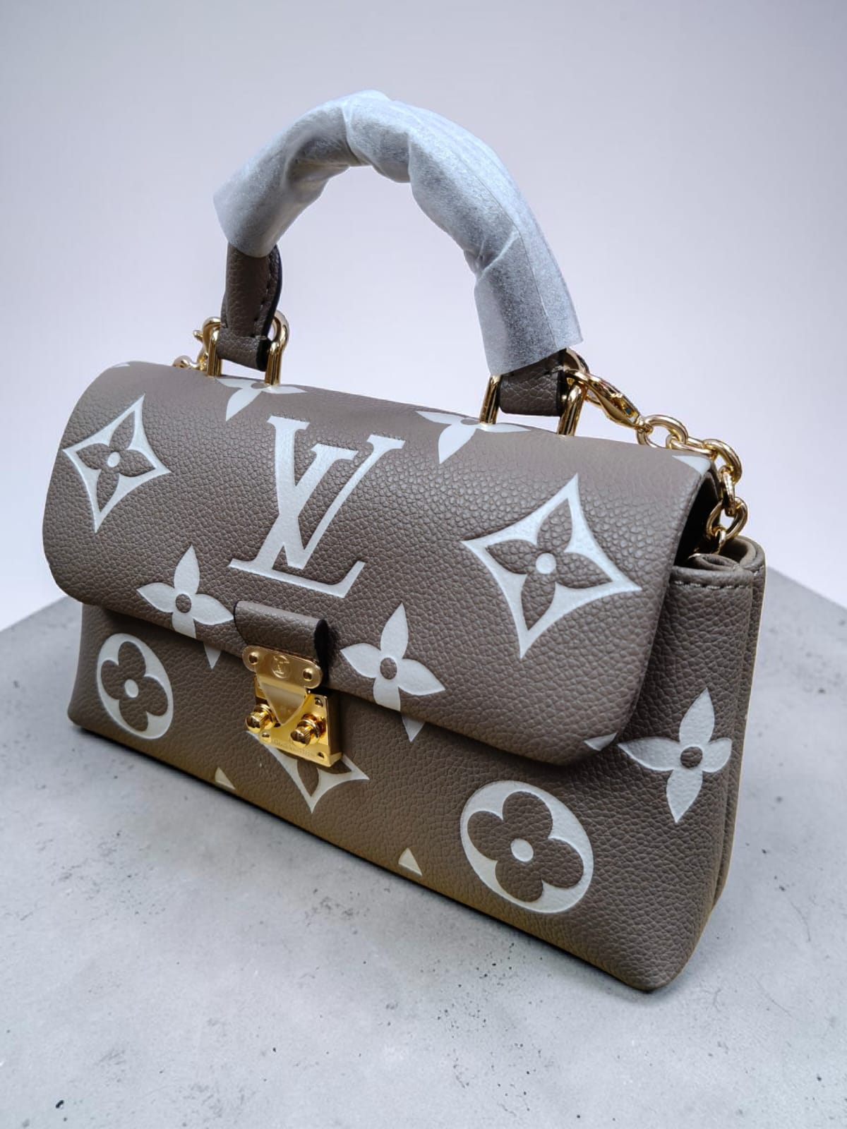 LOUIS VUITTON CREME BEIGE MONOGRAM MADELEINE MM CROSSBODY