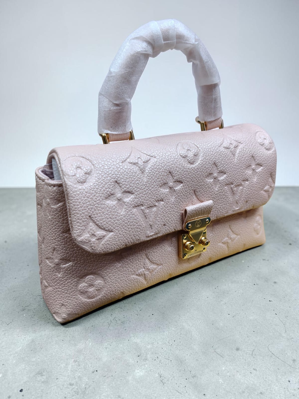 LOUIS VUITTON CREME BEIGE MONOGRAM MADELEINE MM CROSSBODY