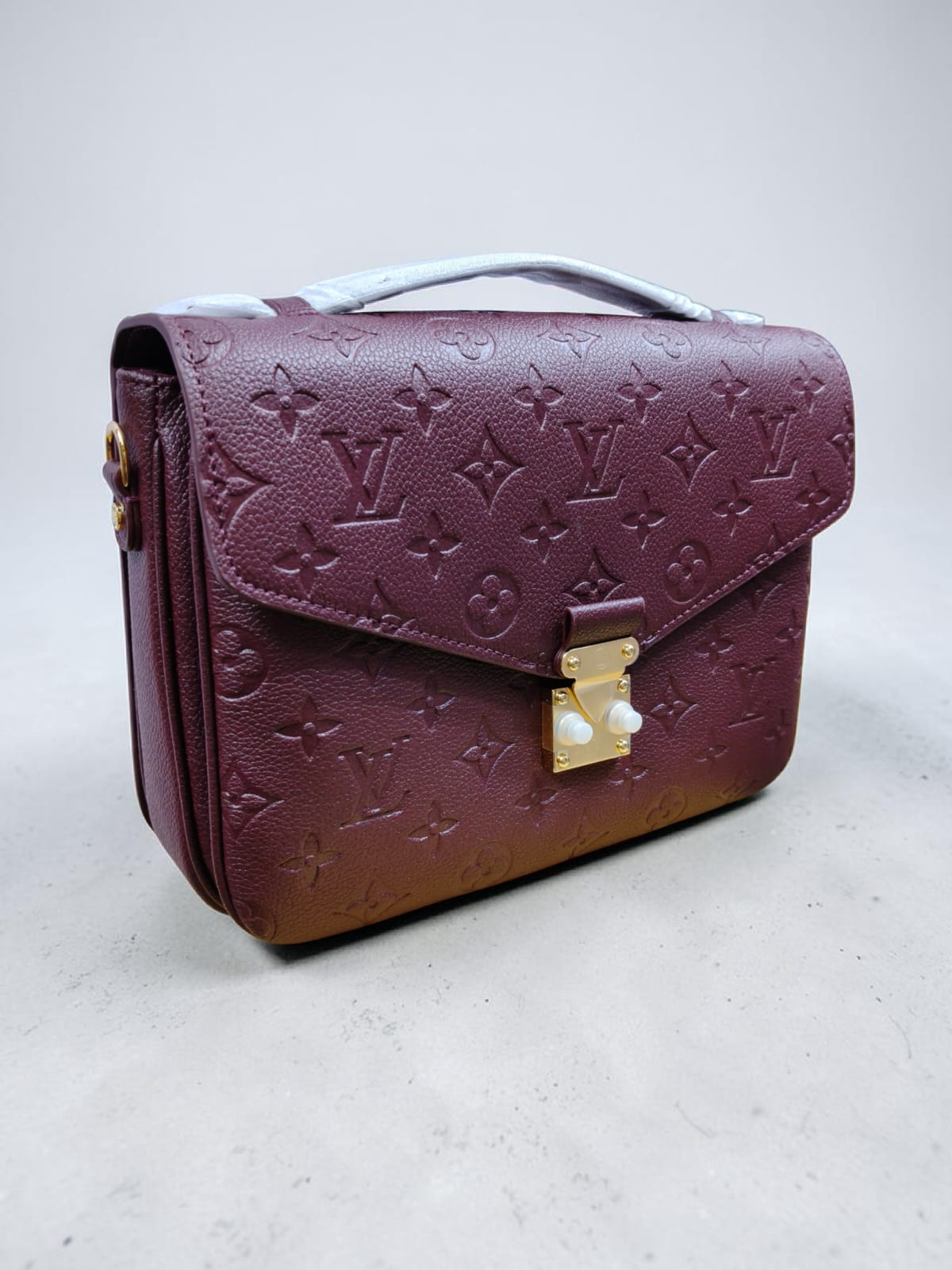 LOUIS VUITTON CREME BEIGE MONOGRAM MADELEINE MM CROSSBODY