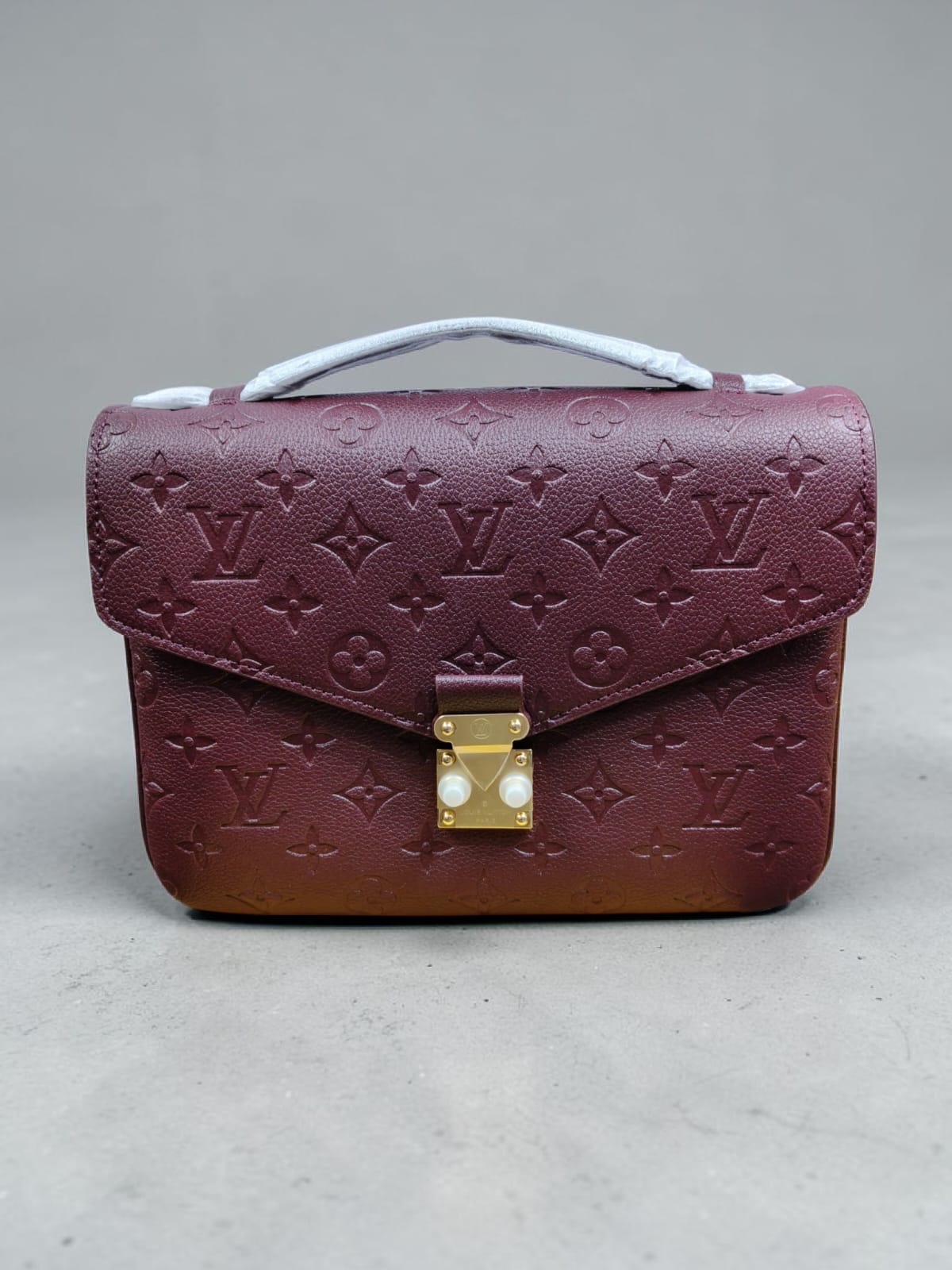LOUIS VUITTON CREME BEIGE MONOGRAM MADELEINE MM CROSSBODY